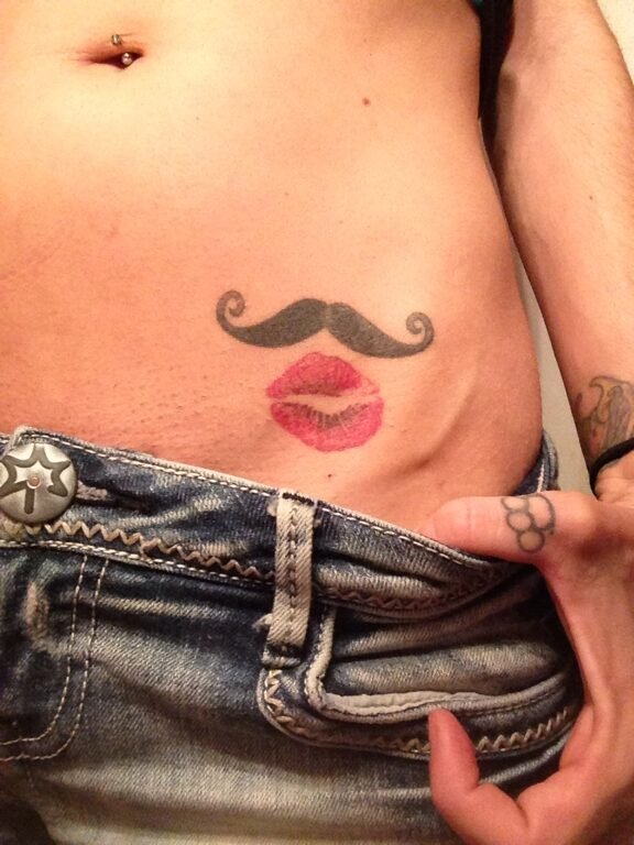 lip-print-tattoo-6273788