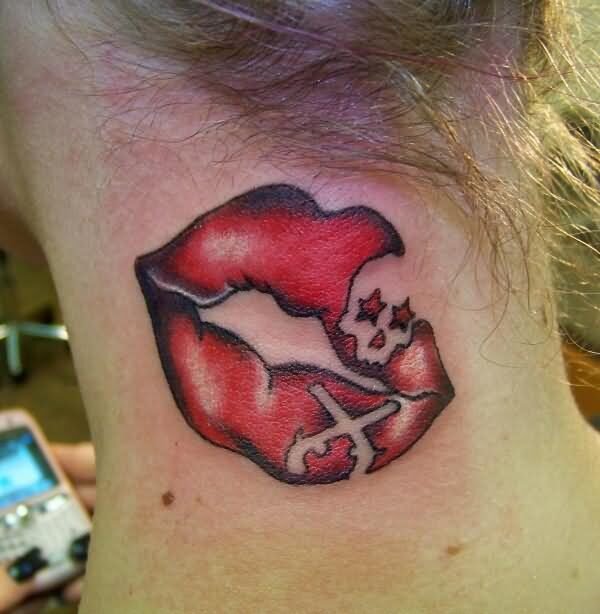 red-ink-tattoo-on-neck-8729084