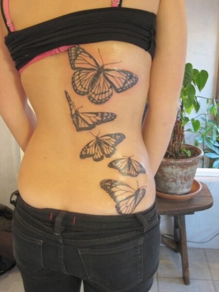 rib-cage-women-tattoos-6250550